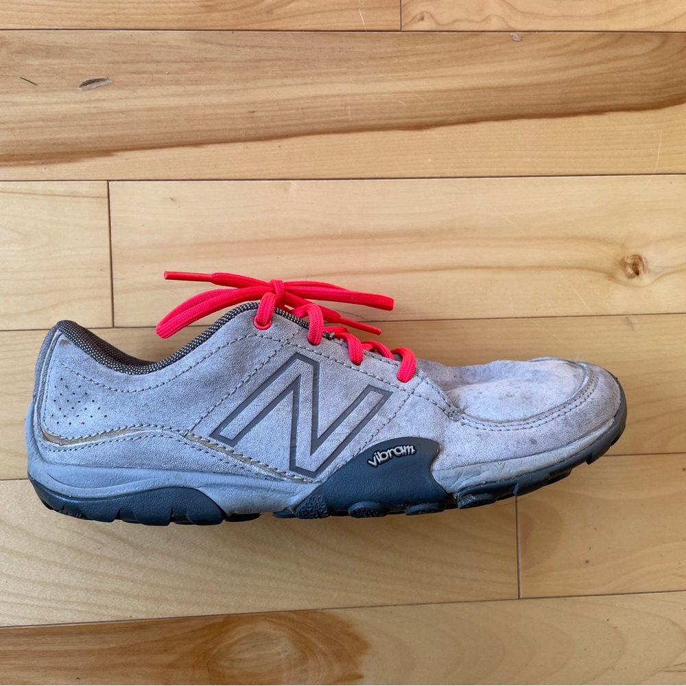 New Balance minimus suede sneakers size 7.5 womens.